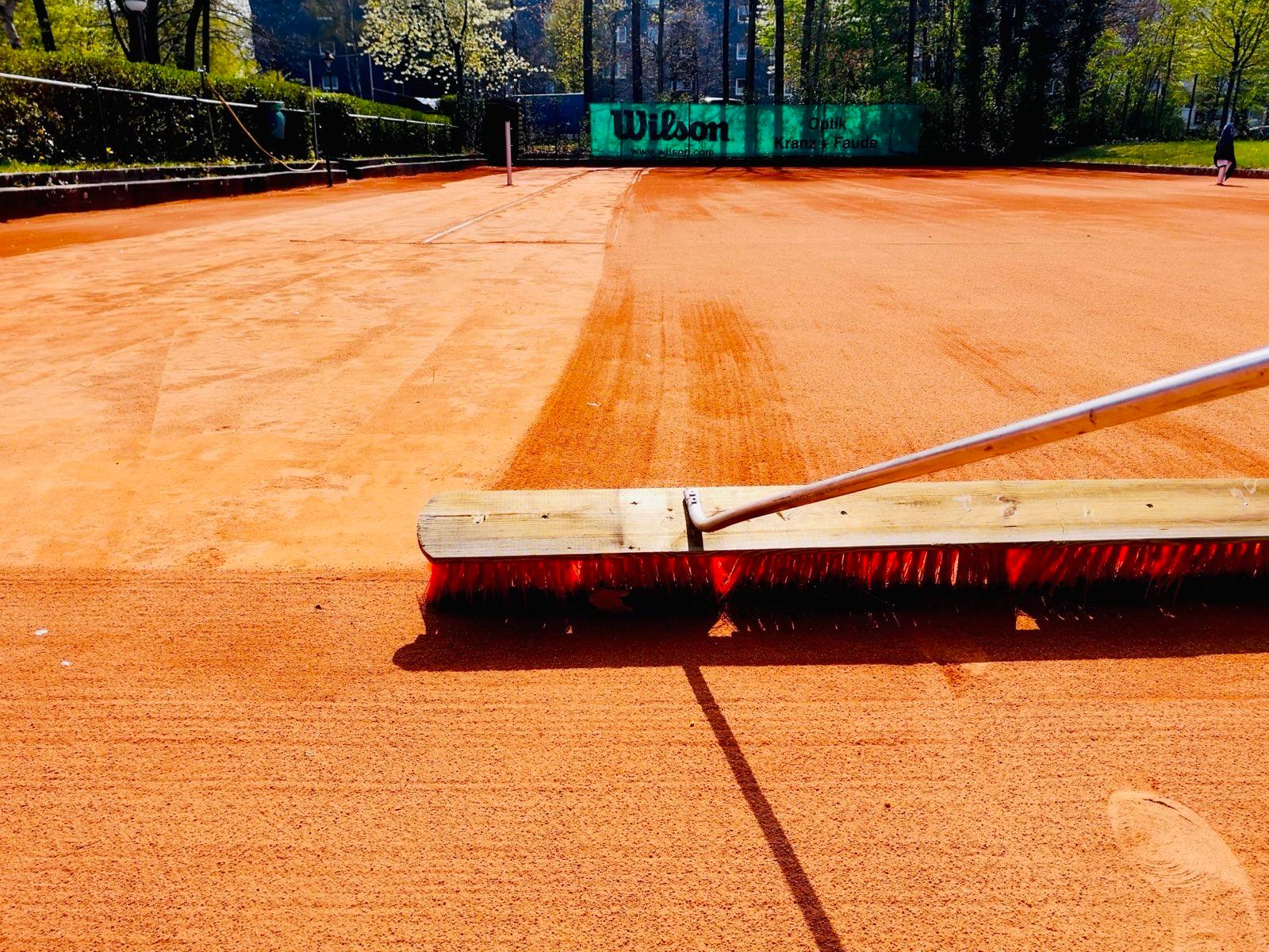 Frühjahrsinstandsetzung Tennisplatz